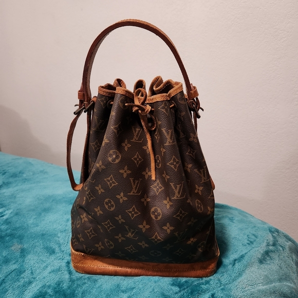 Louis Vuitton Handbags - Authentic Vintage Louis Vuitton Noe Shoulder Bag